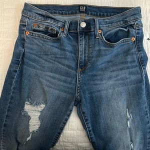 GAP true skinny, mid rise, ankle length jeans with frayed hem
